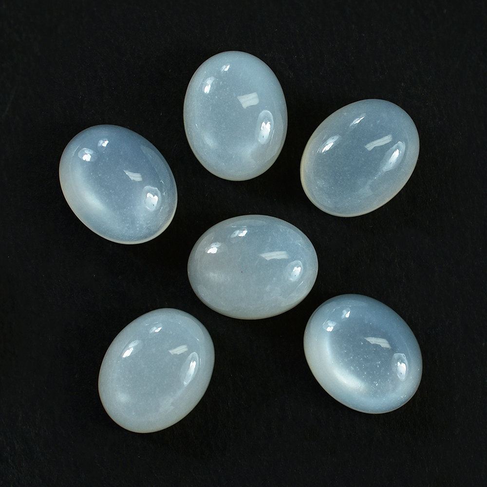 WHITE MOONSTONE PLAIN OVAL CAB 10X8MM 2.72 Cts.