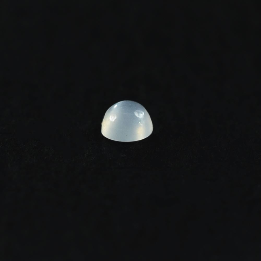 WHITE MOONSTONE PLAIN ROUND CAB (MILKY) 1.80X1.80 MM 0.03 Cts.