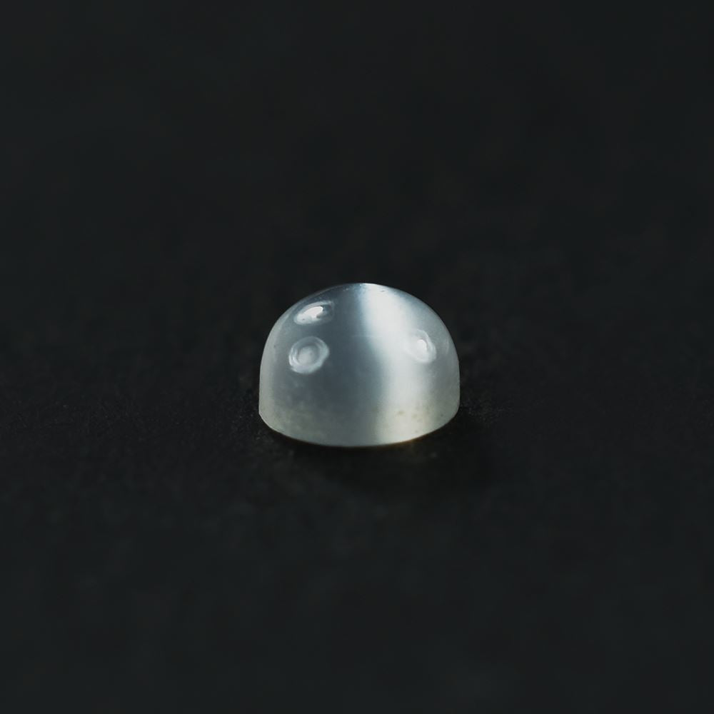 WHITE MOONSTONE PLAIN ROUND CAB (MILKY) 3.00X3.00 MM 0.14 Cts.