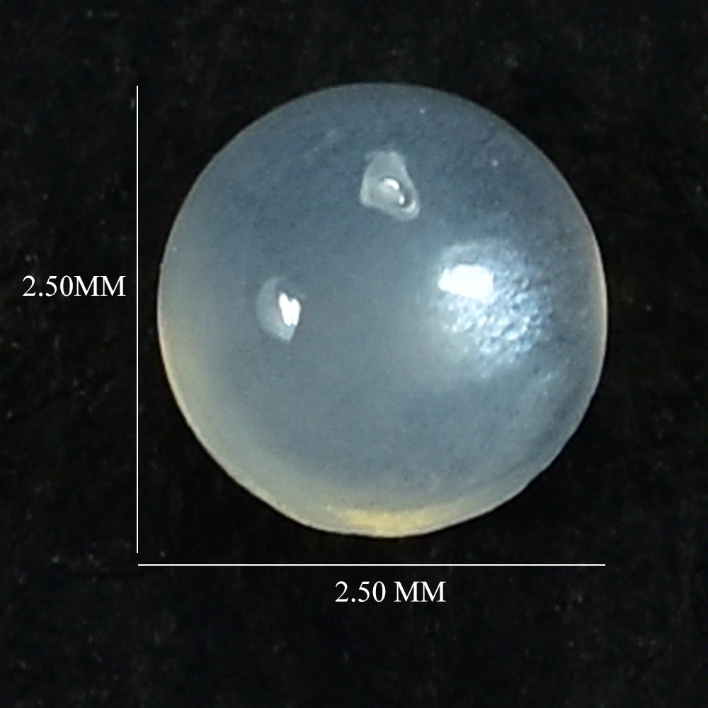 WHITE MOONSTONE PLAIN ROUND CAB (MILKY) 2.50X2.50 MM 0.06 Cts.
