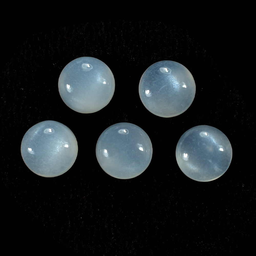 WHITE MOONSTONE PLAIN ROUND CAB (MILKY) 5.50X5.50 MM 0.62 Cts.