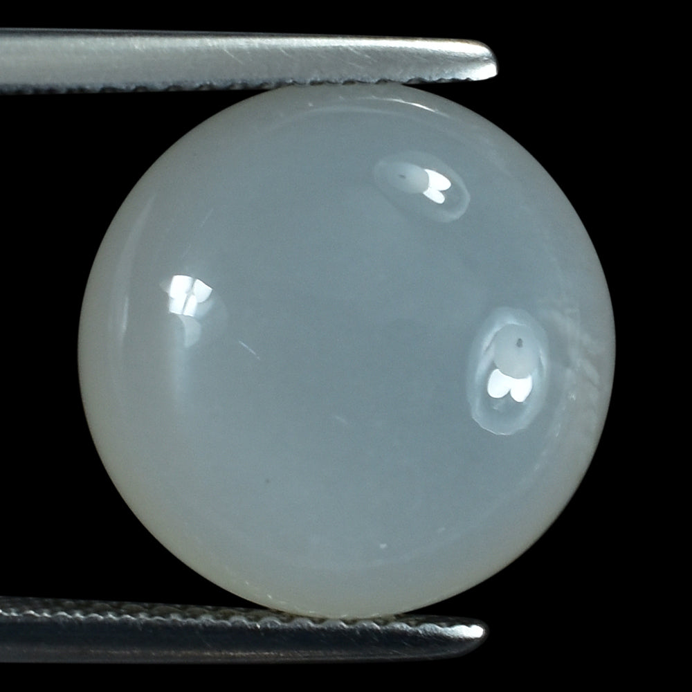 WHITE MOONSTONE (MILKY) CARVED BOTTOM ROUND CAB 14.00X14.00 MM 10.54 Cts.