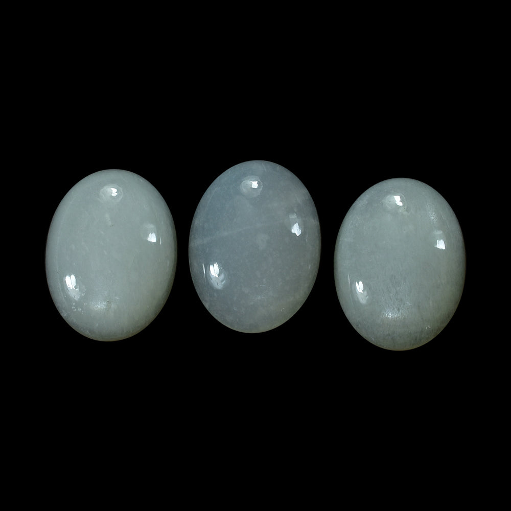 WHITE MOONSTONE (MILKY) PLAIN OVAL CAB 20.00X15.00 MM 12.65 Cts.
