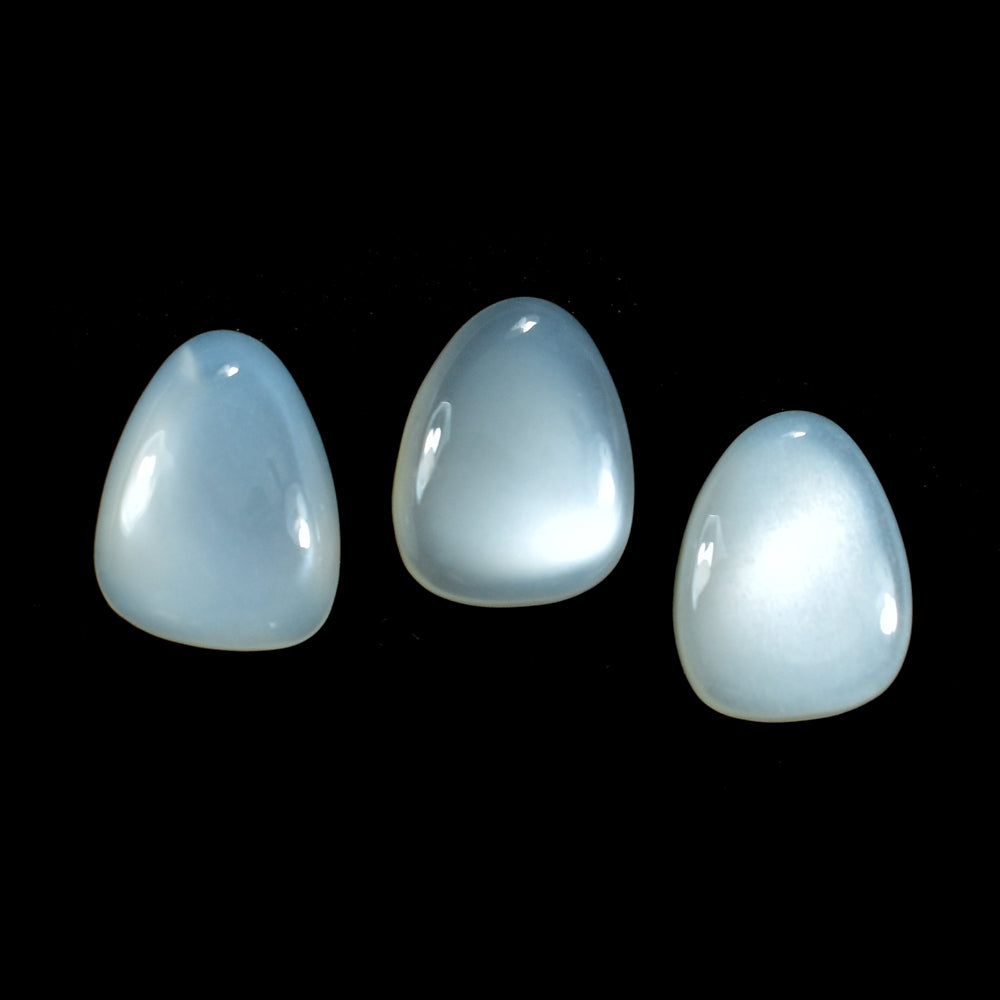 WHITE MOONSTONE (MILKY)  PLAIN PEARISH CAB 10.50X8.00 MM 2.04 Cts.