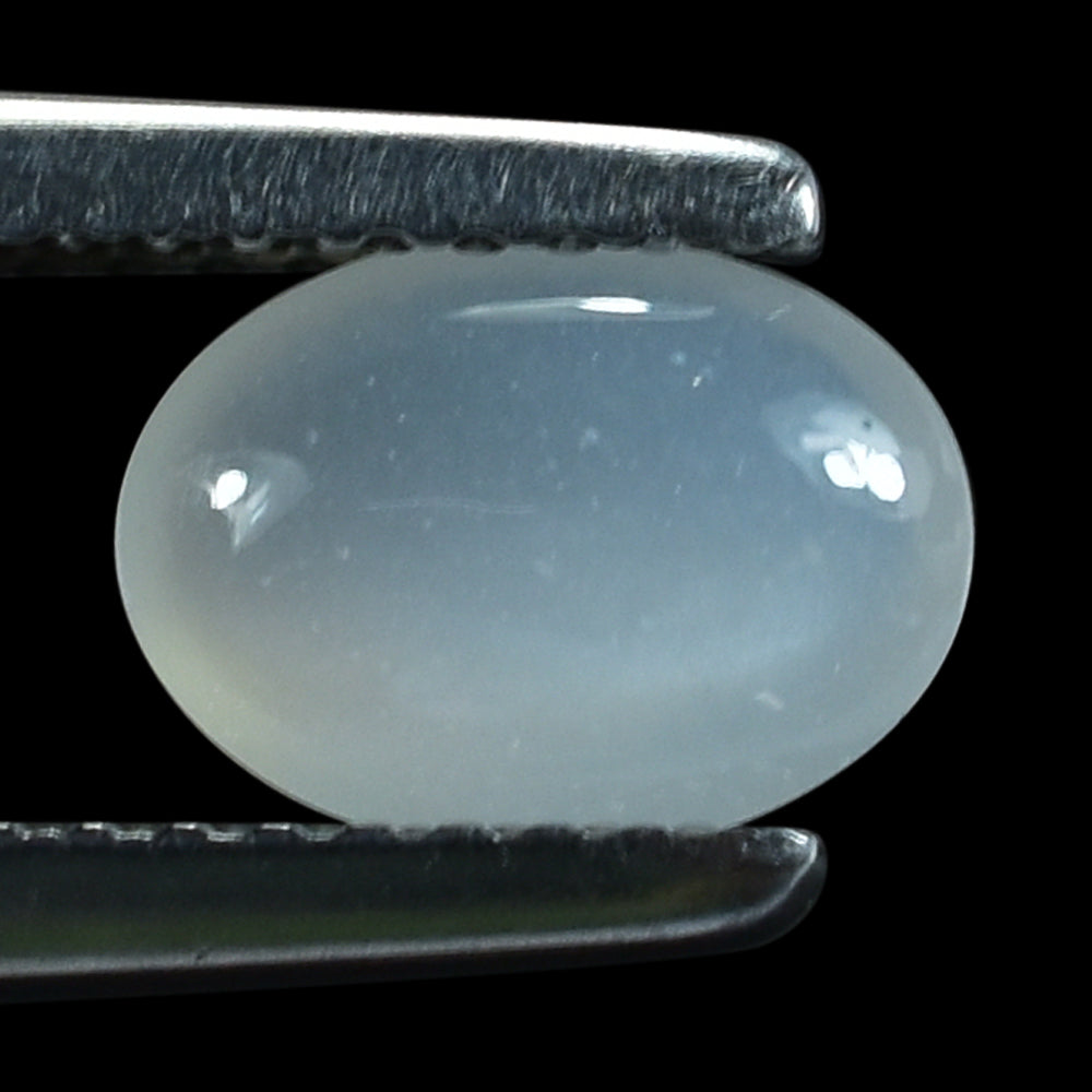 WHITE MOONSTONE (MILKY)  LENTIL OVAL 7.90X5.70 MM 0.93 Cts.