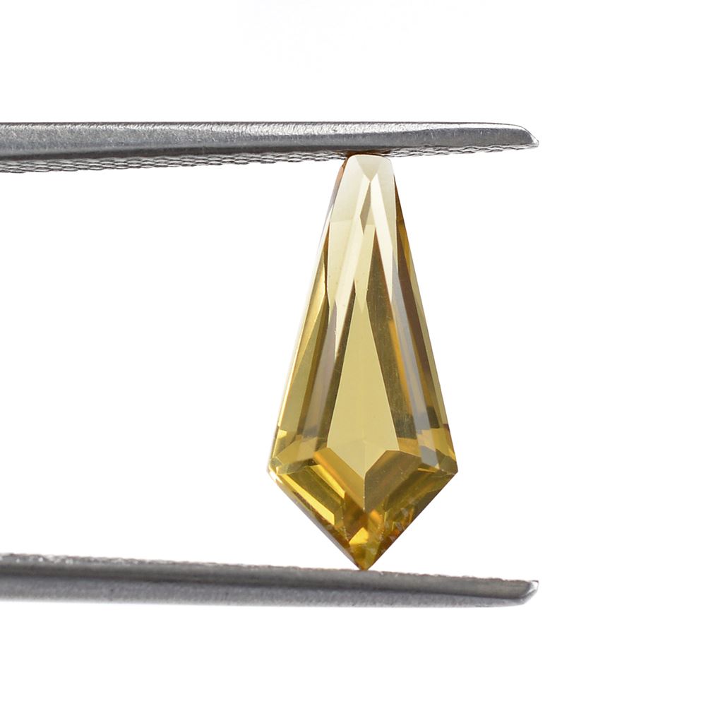 WHISKY QUARTZ CUT FANCY KITE SHAPE (MEDIUM/CLEAN) 13X6X1.10MM 1.62Cts.