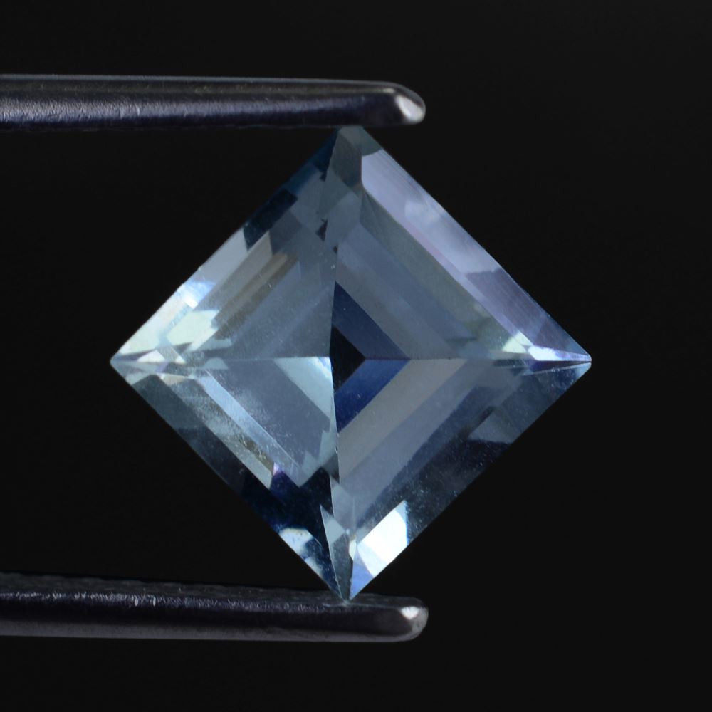 AQUAMARINE CUT SQUARE (A+/SI) 8MM 2.35 Cts.