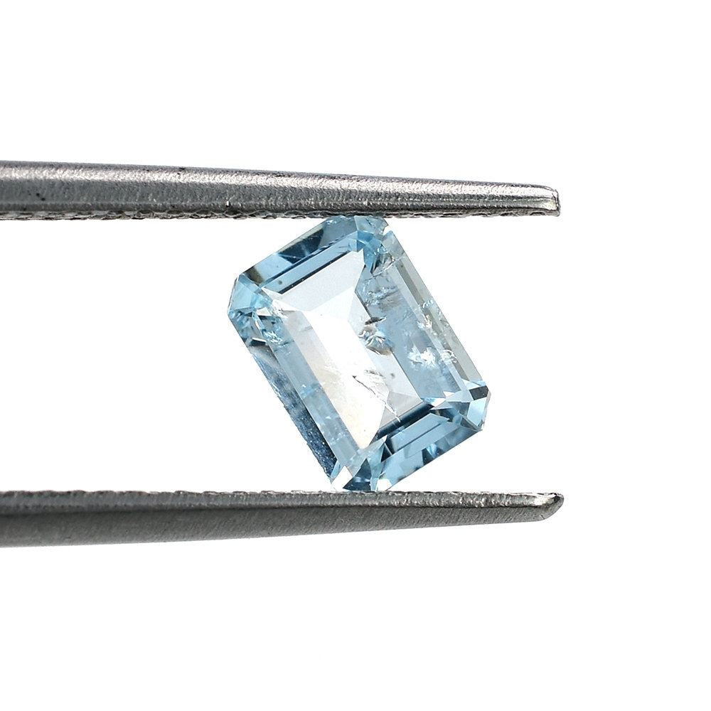 AQUAMARINE STEP CUT OCTAGON (A/HI) 7X5MM 0.90 Cts.