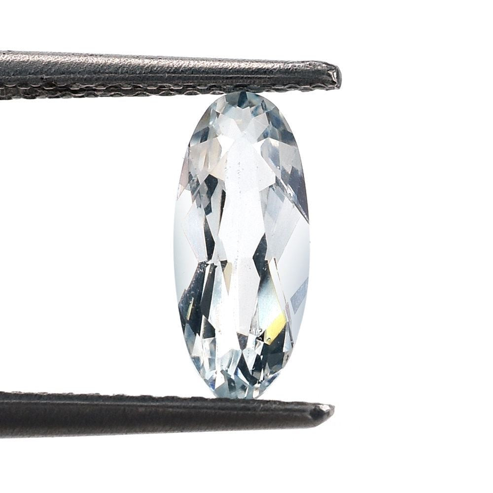 AQUAMARINE CUT OVAL (C/CLEAN) 10X4MM 0.95 Cts.