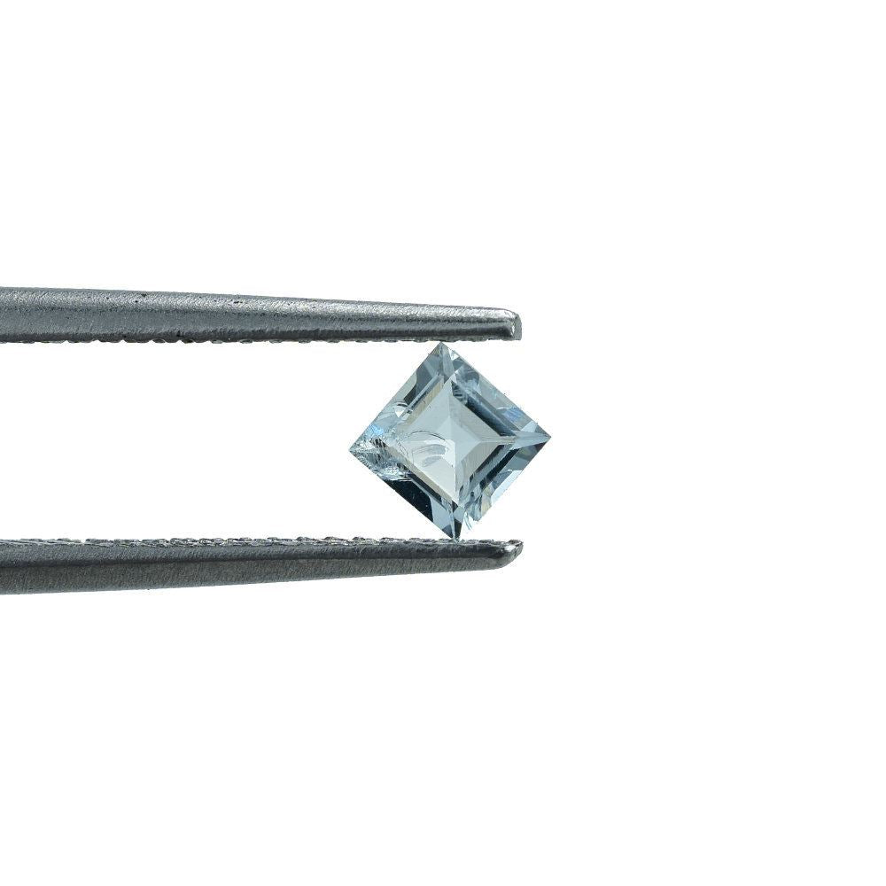 AQUAMARINE CUT SQUARE (C/HI) 4.00X4.00MM 0.30 Cts.