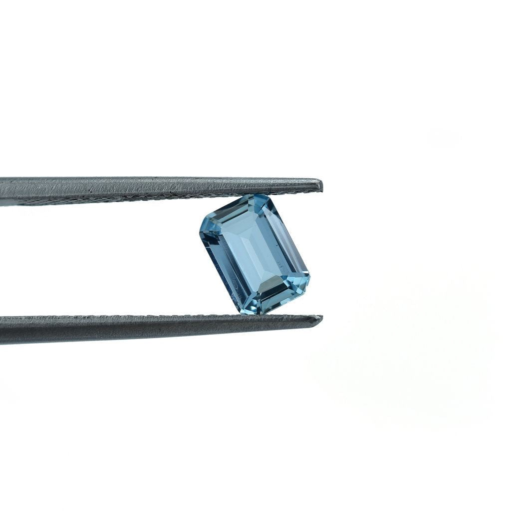 AQUAMARINE STEP CUT OCTAGON (A+++/CLEAN) (GREENISH) 7.00X5.00MM 0.78 Cts.