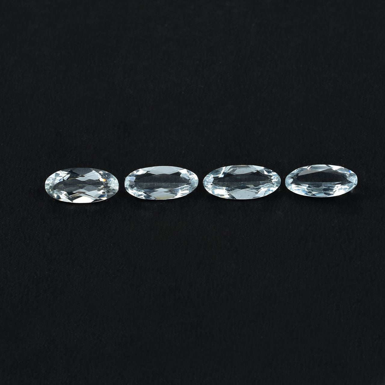 AQUAMARINE CUT OVAL (C/CLEAN) 11.00X5.00 MM 1.13 Cts.