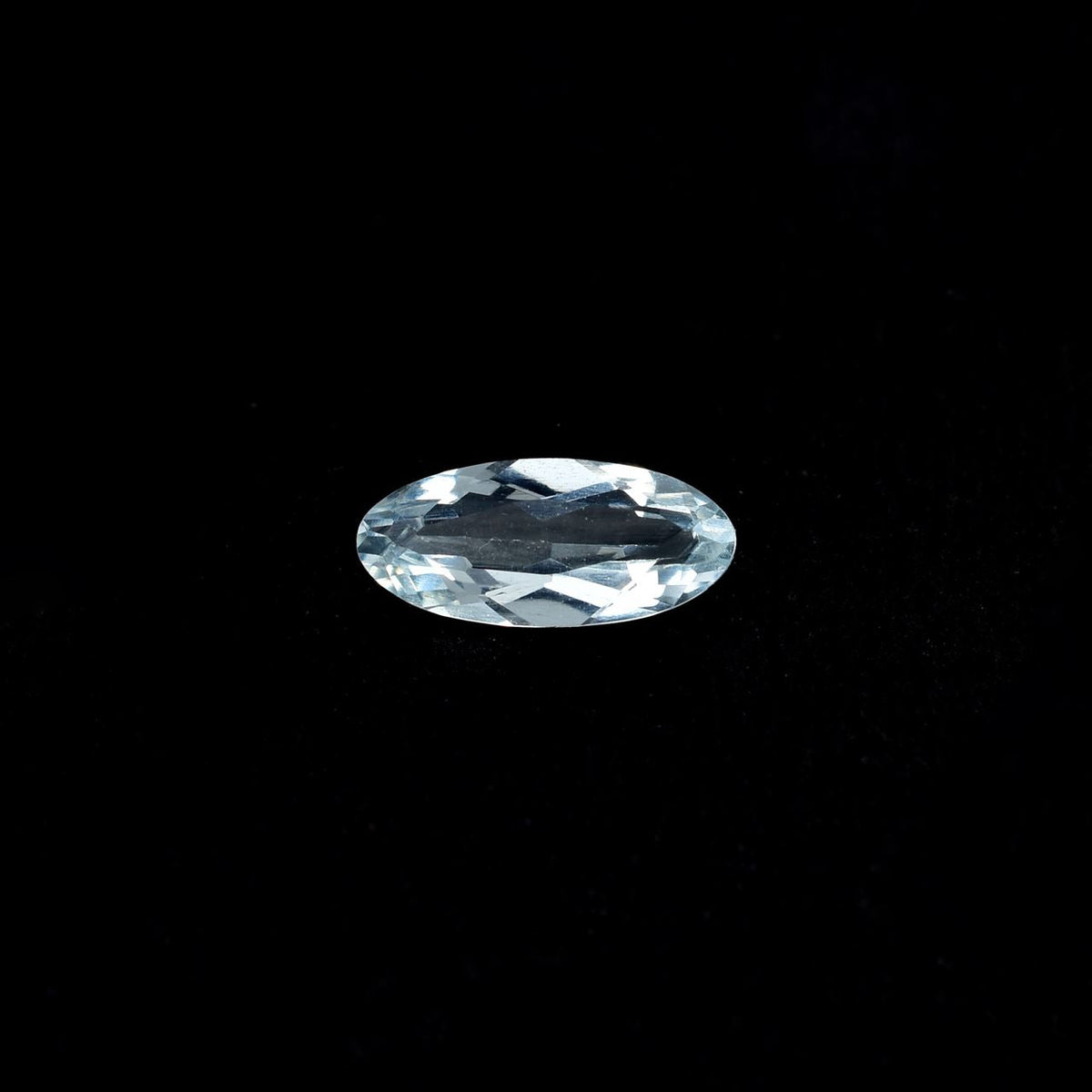AQUAMARINE CUT OVAL (C/CLEAN) 10.00X4.00 MM 0.78 Cts.