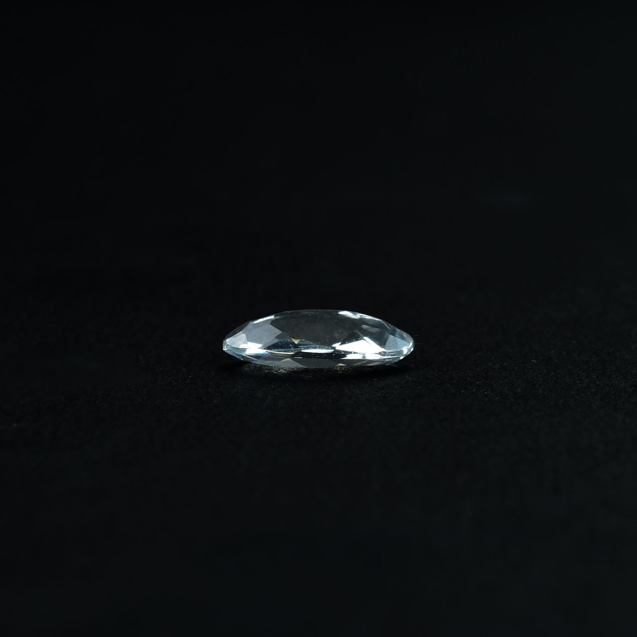 AQUAMARINE CUT OVAL (C/CLEAN) 10.00X4.00 MM 0.78 Cts.