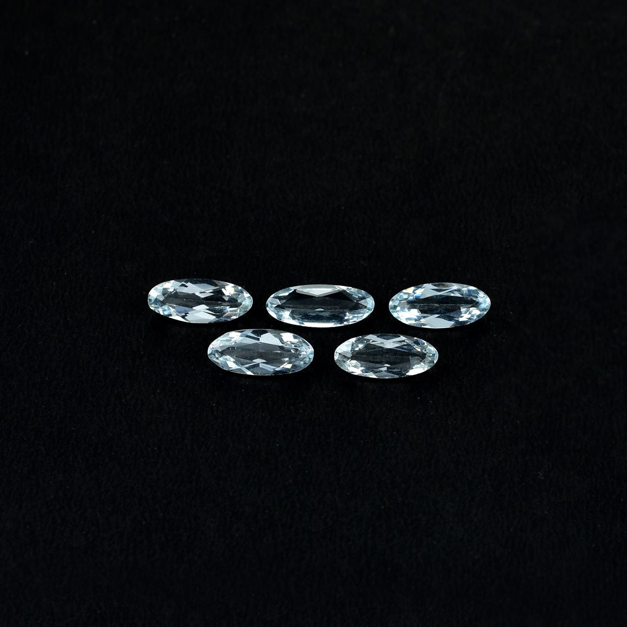 AQUAMARINE CUT OVAL (C/CLEAN) 10.00X4.00 MM 0.78 Cts.