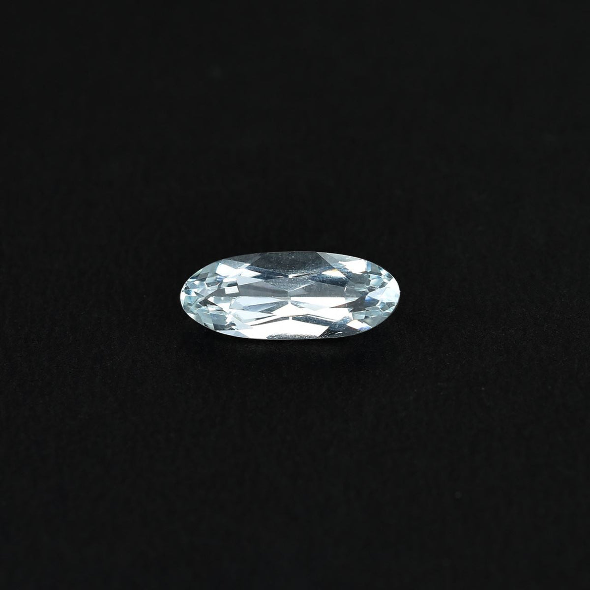 AQUAMARINE CUT OVAL (C/CLEAN) 11.00X4.00 MM 0.88 Cts.