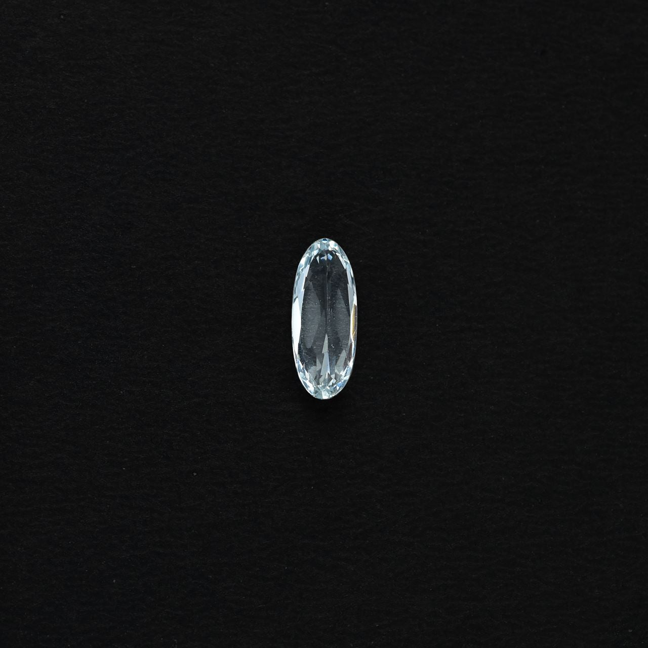 AQUAMARINE CUT OVAL (C/CLEAN) 11.00X4.00 MM 0.88 Cts.