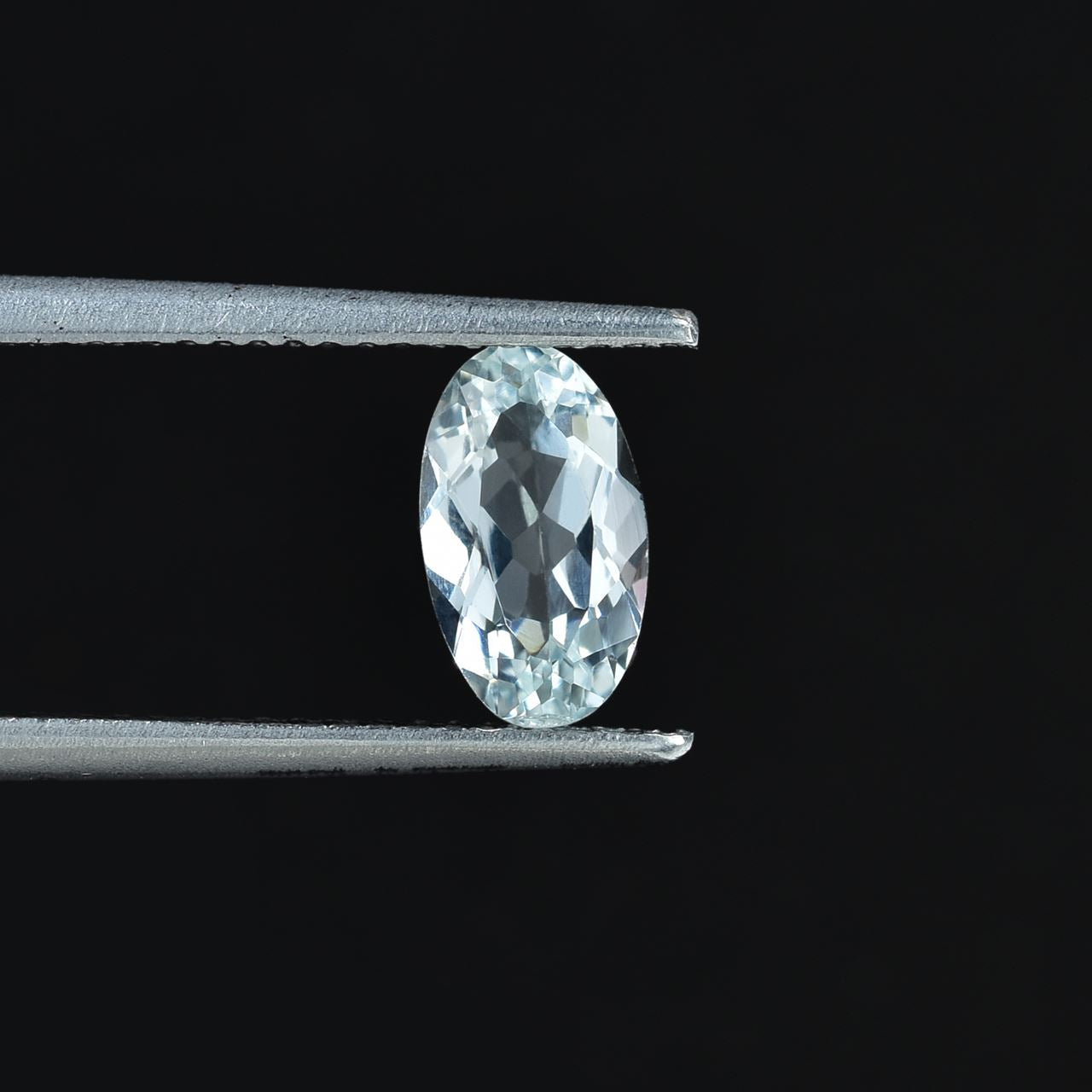 AQUAMARINE CUT OVAL (C/CLEAN) 9.00X5.00 MM 0.97 Cts.