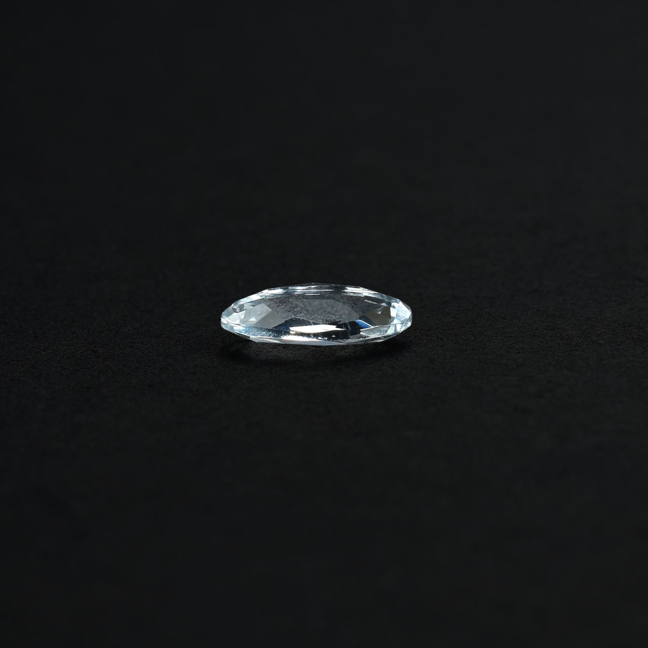 AQUAMARINE CUT OVAL (C/CLEAN) 9.00X4.00 MM 0.73 Cts.