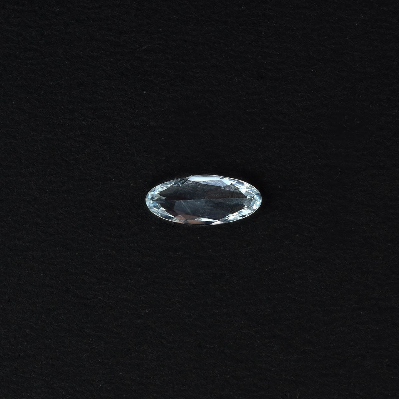 AQUAMARINE CUT OVAL (C/CLEAN) 9.00X4.00 MM 0.73 Cts.