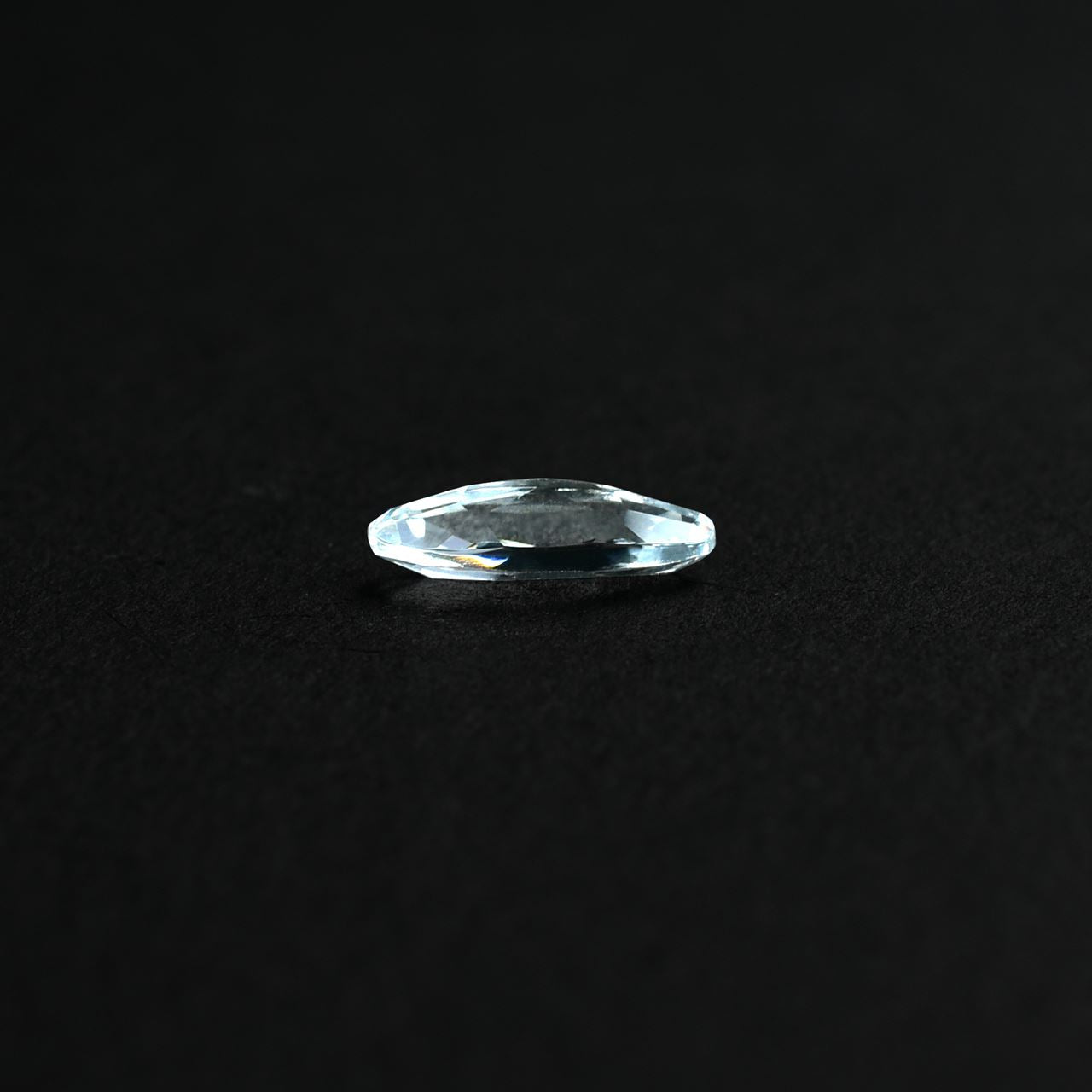 AQUAMARINE CUT OVAL (C/CLEAN) 9.50X3.50 MM 0.70 Cts.