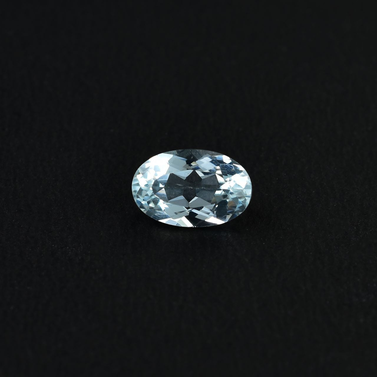 AQUAMARINE CUT OVAL (A)(CLEAN) 8.00X5.00 MM 1.08 Cts.