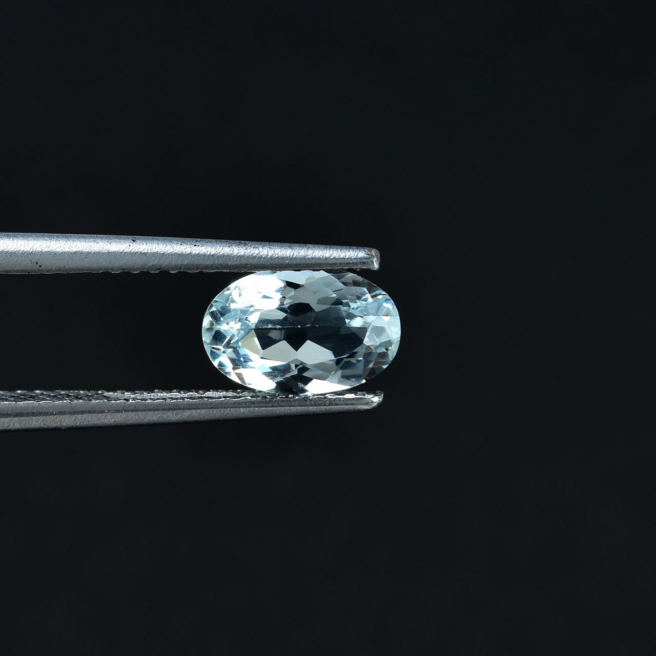 AQUAMARINE CUT OVAL (A)(CLEAN) 8.00X5.00 MM 1.08 Cts.