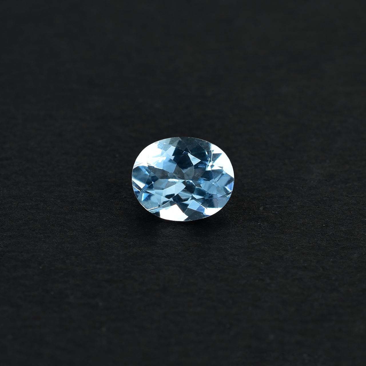 AQUAMARINE CUT OVAL (A+++)(CLEAN) 6.00X5.00 MM 0.56 Cts.