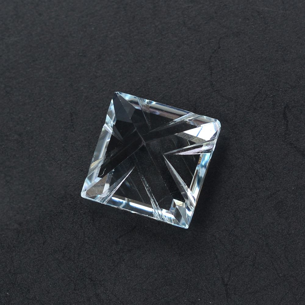 AQUAMARINE LIGHTNING CUT SQUARE 10MM 4.38 Cts.
