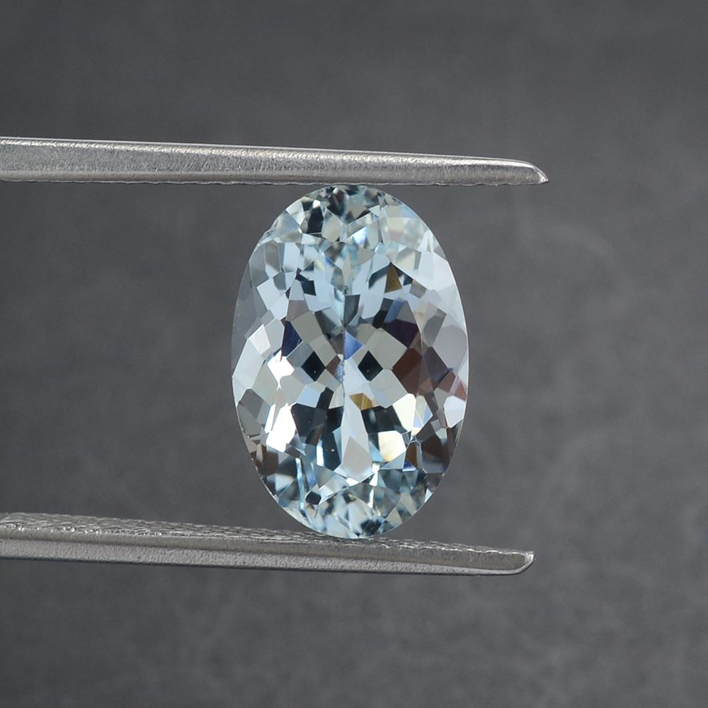 AQUAMARINE CUT OVAL 12X8MM 3.00 Cts.