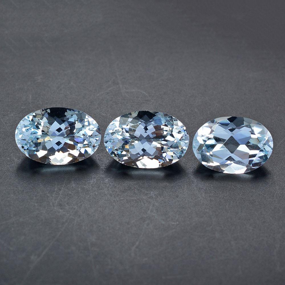 AQUAMARINE CUT OVAL 12X8MM 3.00 Cts.