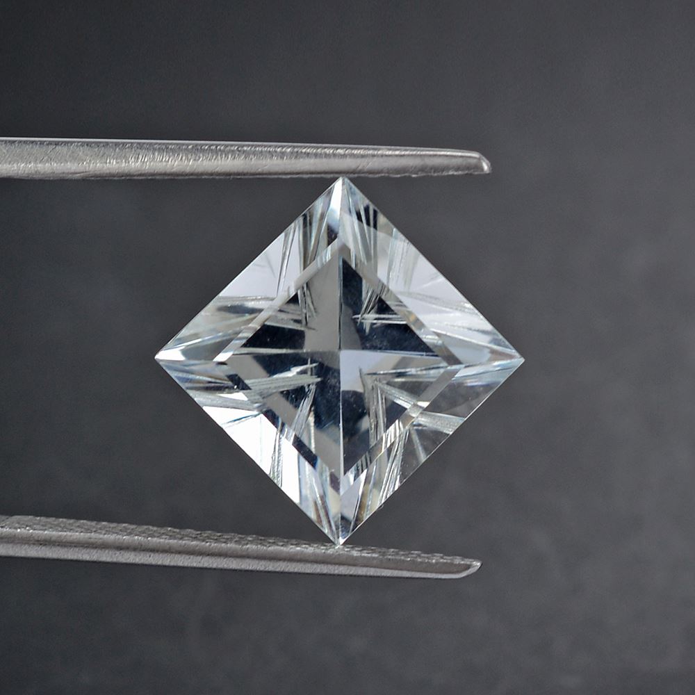 AQUAMARINE LIGHTNING CUT SQUARE 10MM 4.20 Cts.
