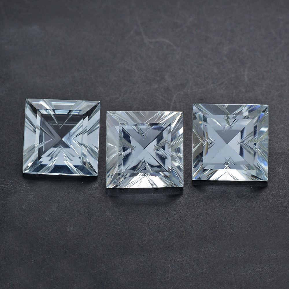 AQUAMARINE LIGHTNING CUT SQUARE 10MM 4.20 Cts.