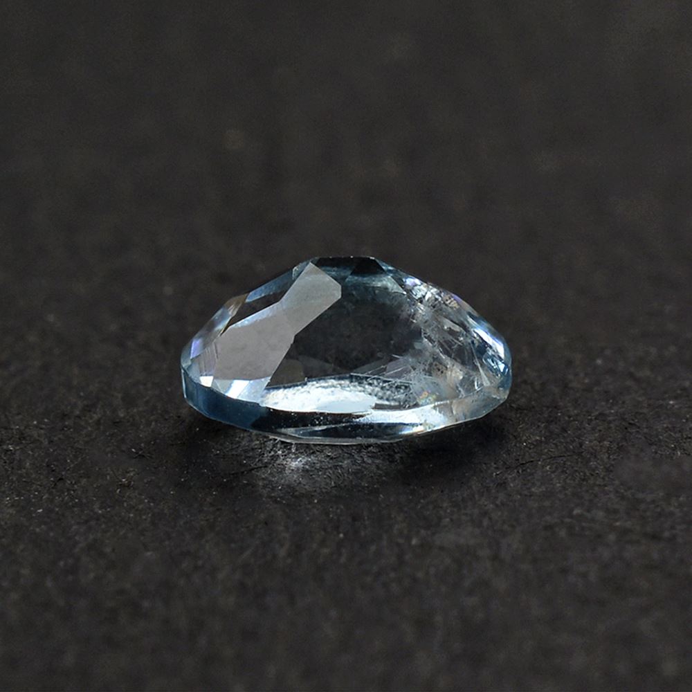 AQUAMARINE CUT OVAL 6X4MM 0.60 Cts.