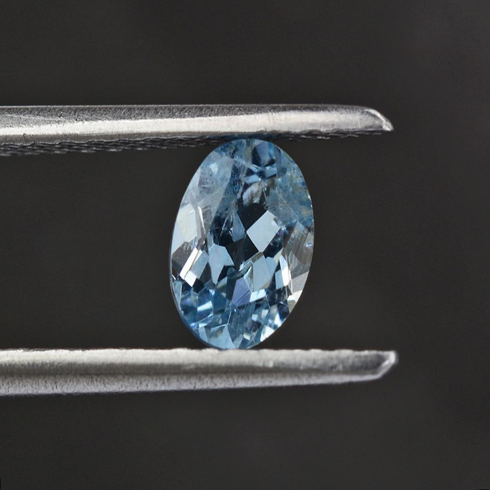 AQUAMARINE CUT OVAL 6X4MM 0.60 Cts.