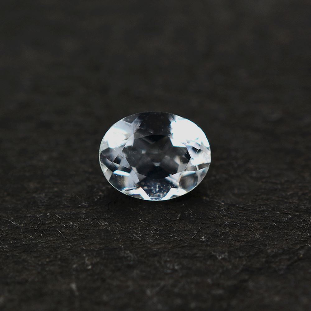 AQUAMARINE CUT OVAL 4.50X3.50MM 0.15 Cts.