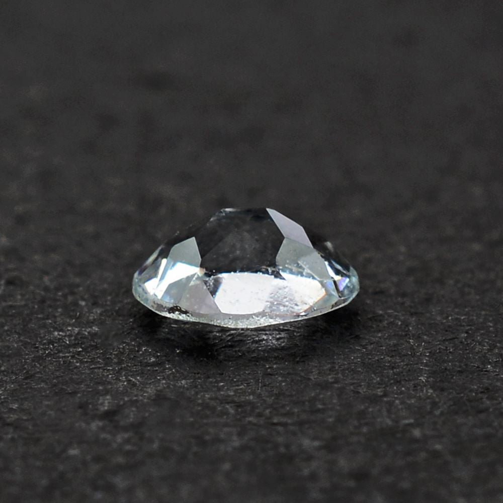 AQUAMARINE CUT OVAL 4.50X3.50MM 0.15 Cts.