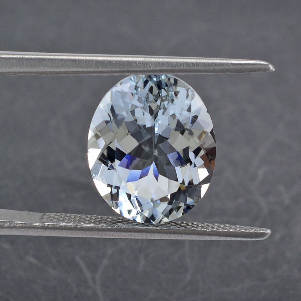 AQUAMARINE CUT OVAL 12X10MM 4.68 Cts.