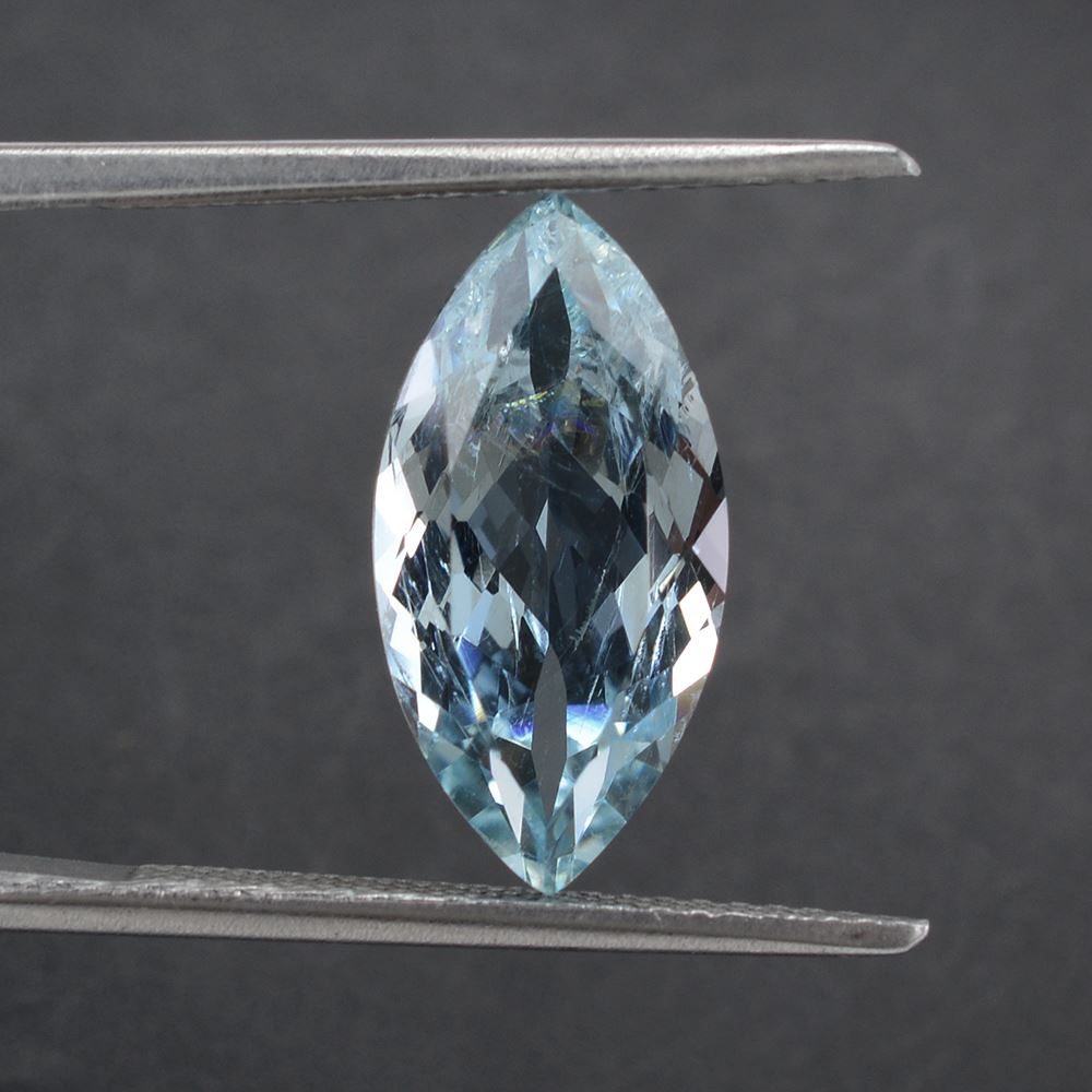AQUAMARINE CUT MARQUISE (A++/SI) 18X6MM 4.1Cts.