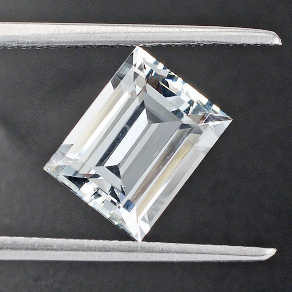 AQUAMARINE CUT BAGUETTE (A+/SI) 9X7MM 2.32 Cts.