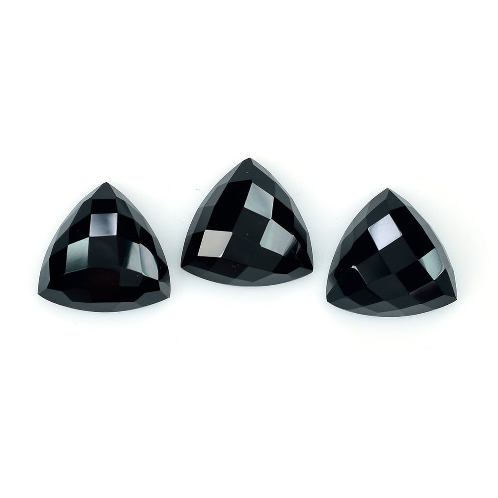 BLACK ONYX CHECKER TRILLION CAB 14MM 6.90 Cts.