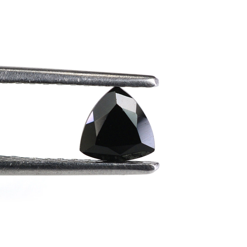 BLACK SPINEL CUT TRILLION 6MM 0.92 Cts.