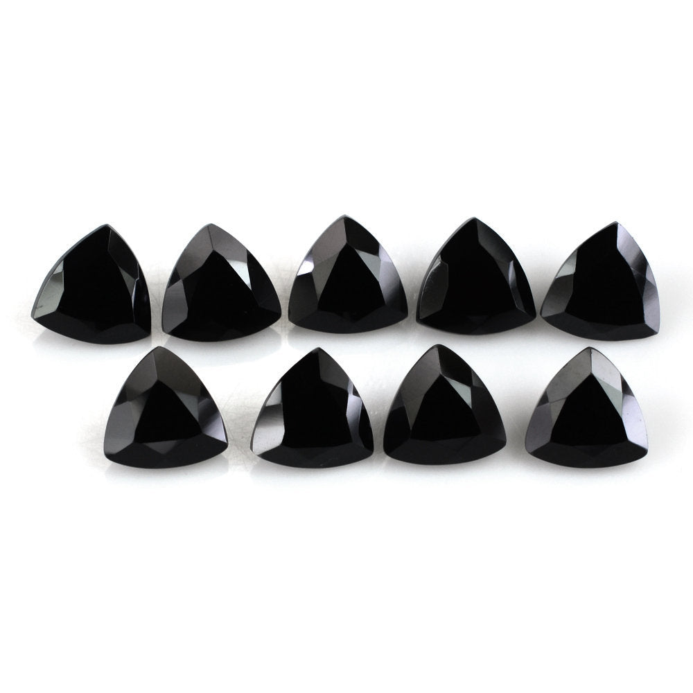 BLACK SPINEL CUT TRILLION 6MM 0.92 Cts.