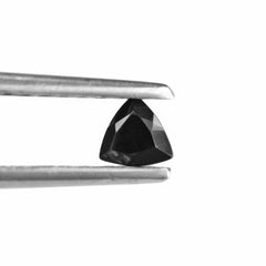 BLACK SPINEL CUT TRILLION 4MM 0.30 Cts. 0.31 Cts.