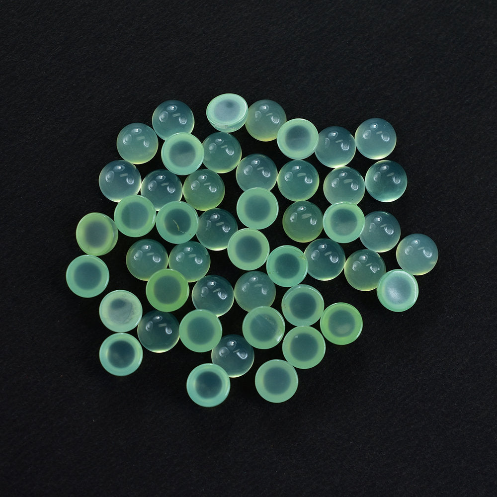 CHRYSOPRASE PLAIN ROUND CAB (A/CELAN) (SEMI-MILKY) 5X5MM 0.55 Cts.