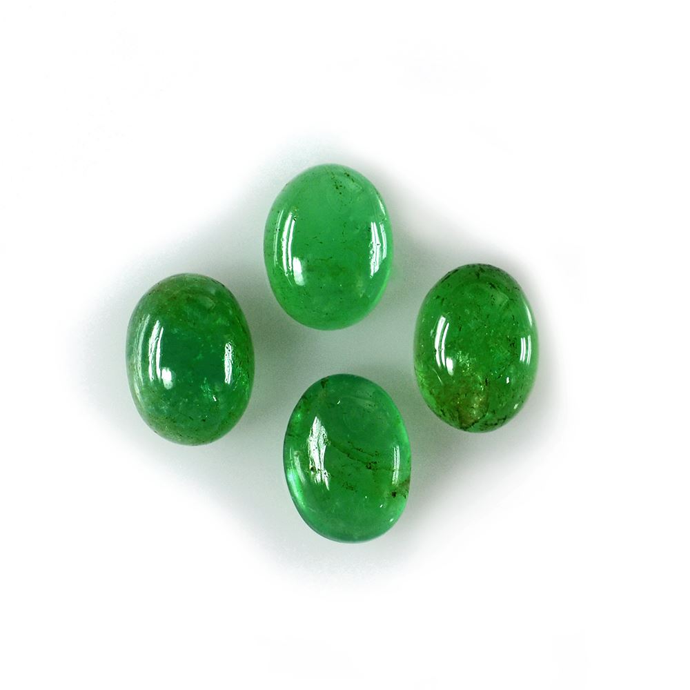 EMERALD OVAL CAB 7X5MM 0.93 Cts.