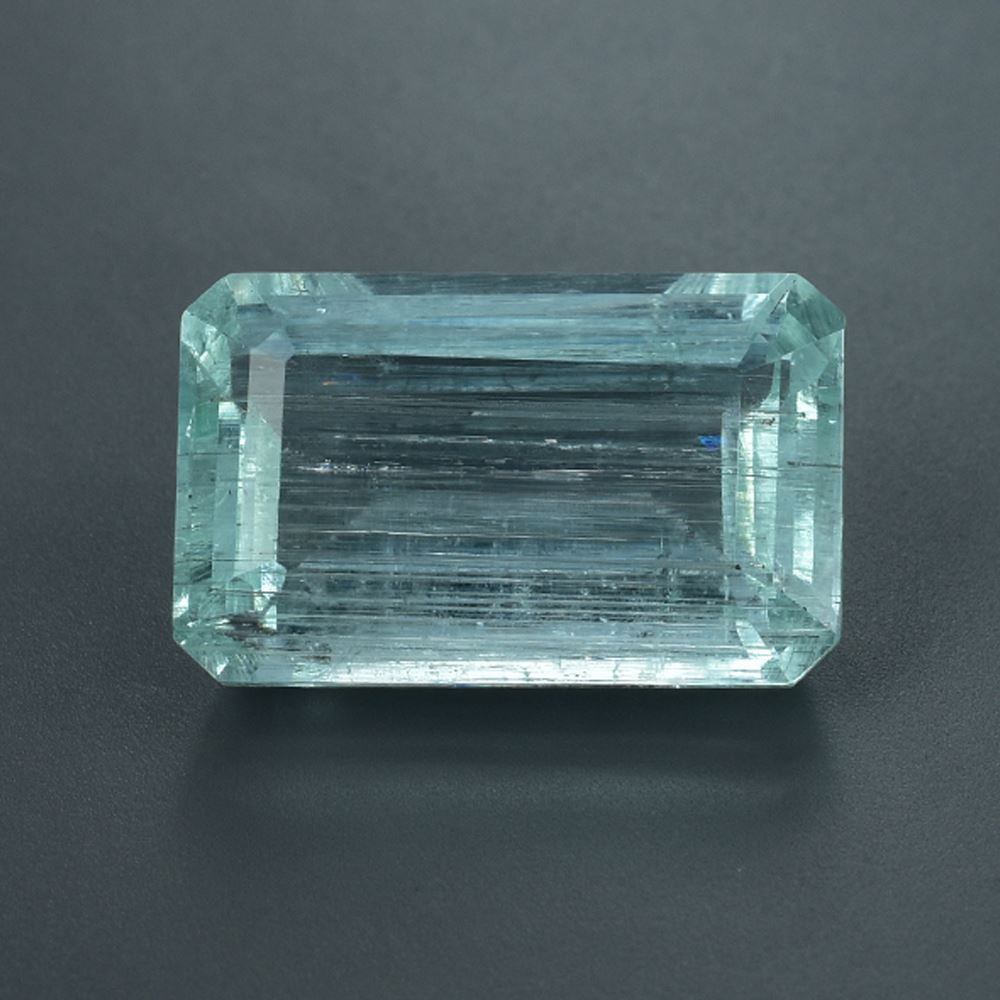 NIGERIAN EMERALD STEP CUT OCTAGON 16.00X10.00 MM 8.15 CTS