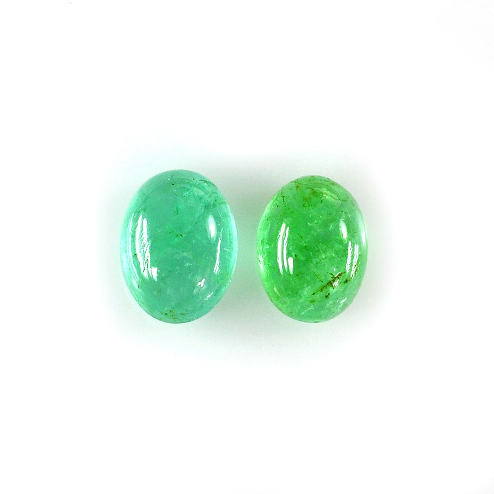 EMERALD OVAL CAB 7X5MM 0.96 Cts.