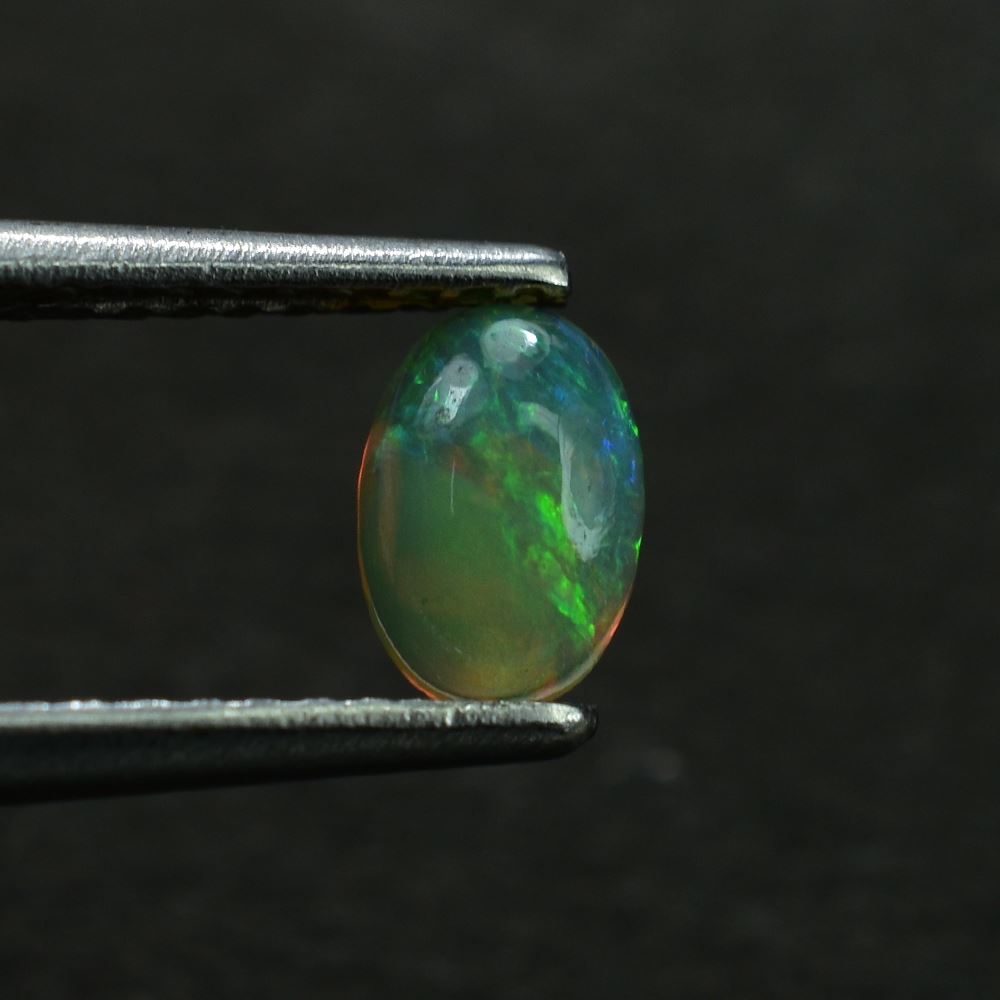 ETHIOPIAN OPAL PLAIN OVAL CAB (YELLOWISH/MULTI POWER) 6.00X4.00 MM 0.26 CTS