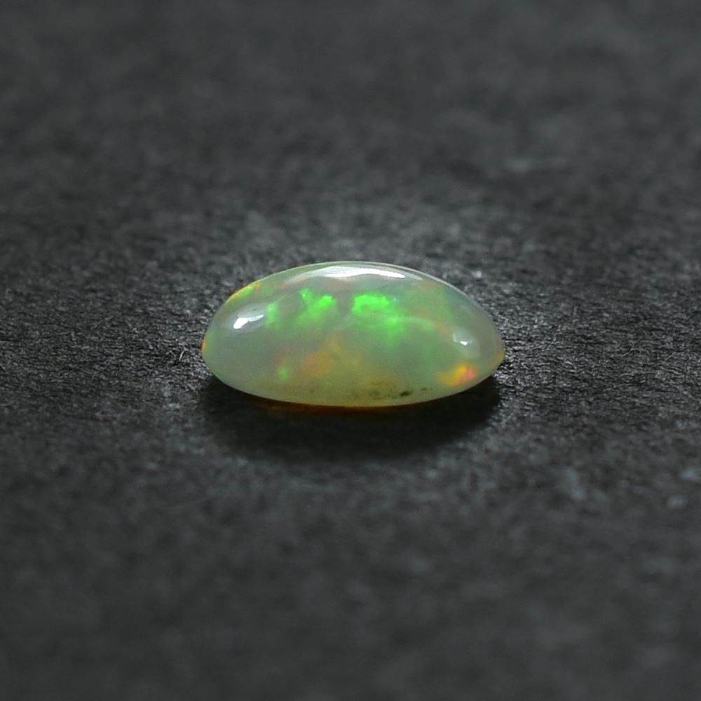 ETHIOPIAN OPAL PLAIN OVAL CAB (WHITE BASE/MULTI POWER) 6.00X4.00 MM 0.25 CTS